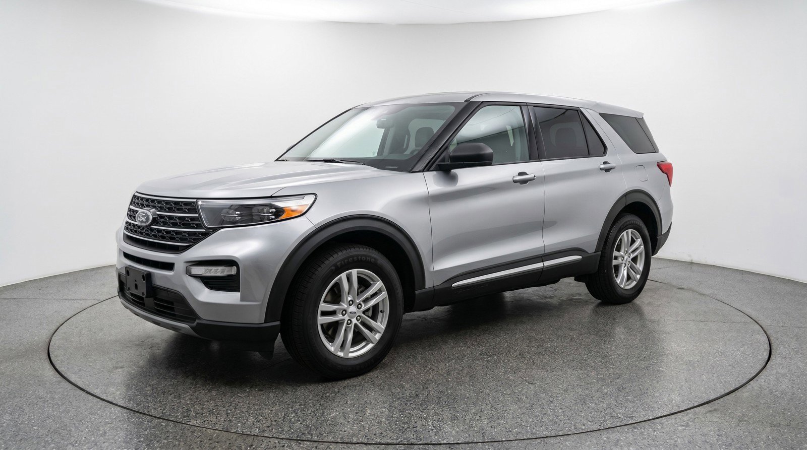 Used 2024 Ford Explorer XLT w/ Equipment Group 202A RWD image 3
