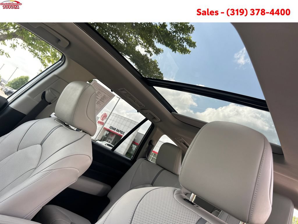 Certified 2025 Toyota Grand Highlander AWD image 20