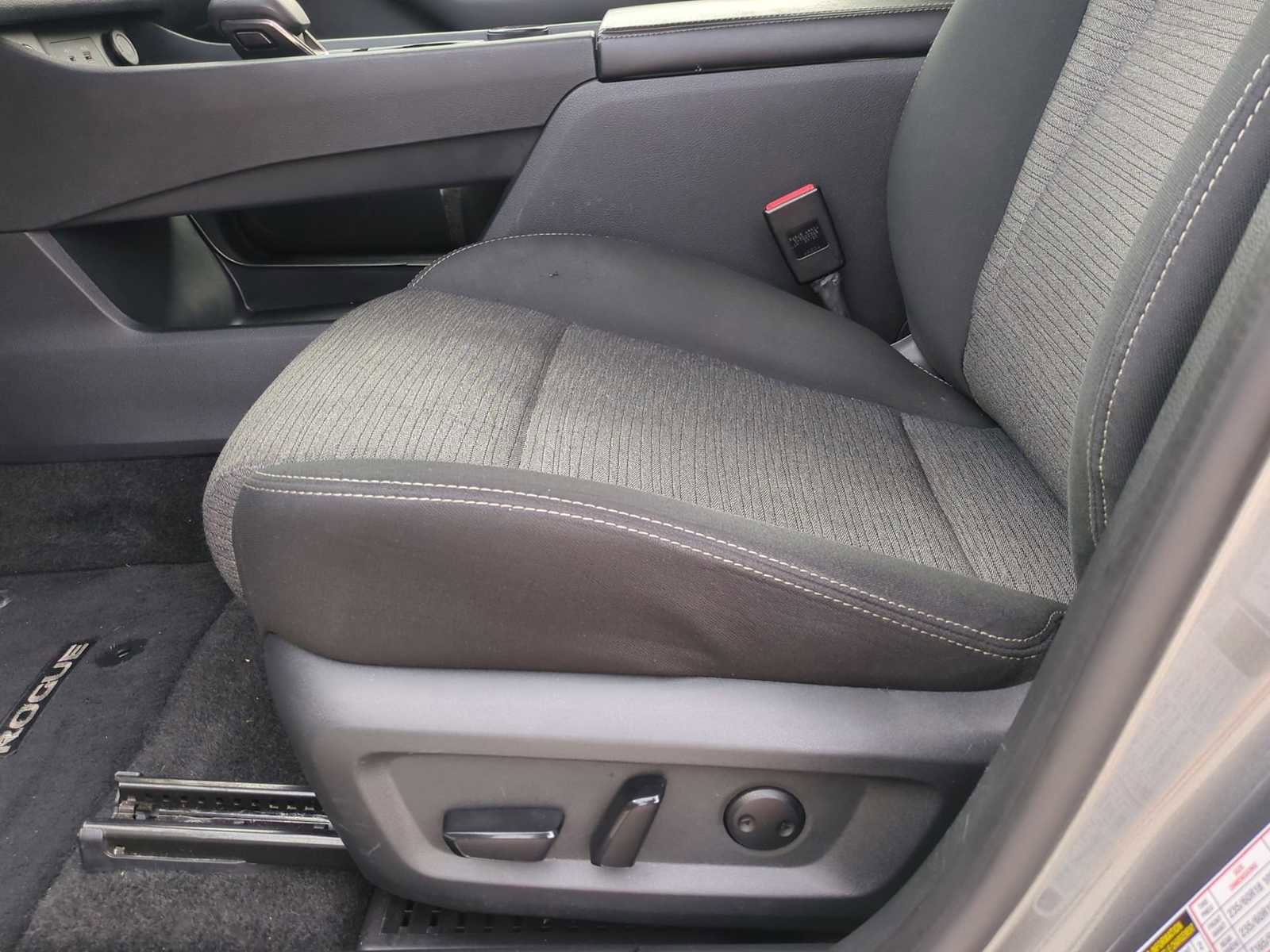 Used 2023 Nissan Rogue SV image 18