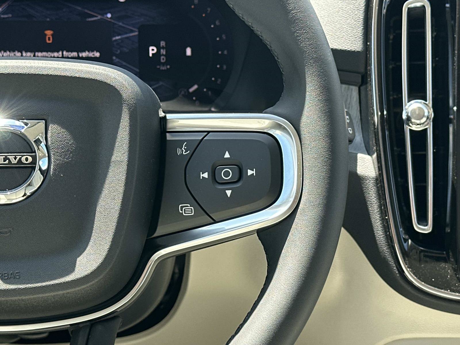 New 2026 Volvo XC40 B5 Ultra w/ Climate Package AWD/4WD image 9