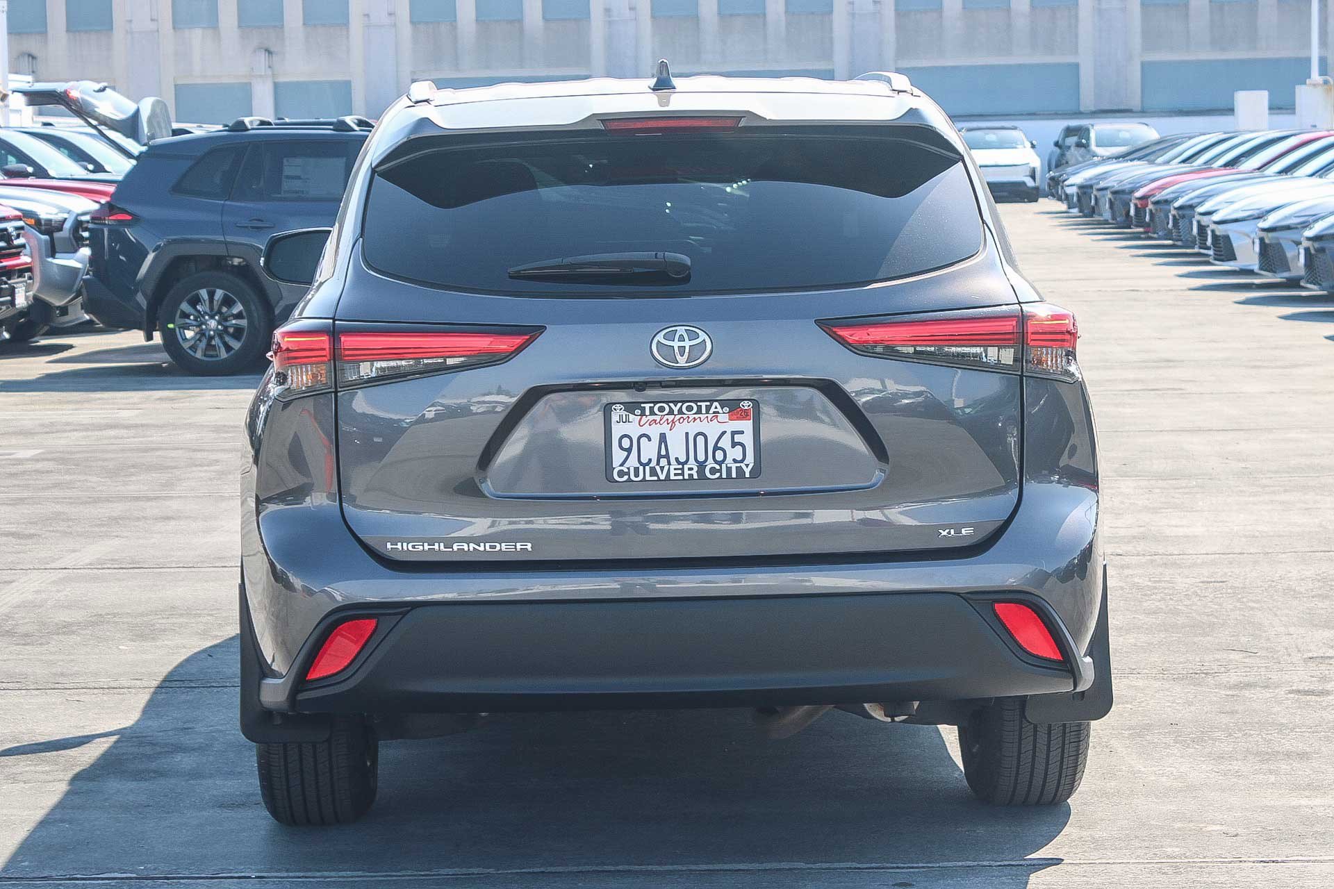 Used 2022 Toyota Highlander XLE FWD image 9