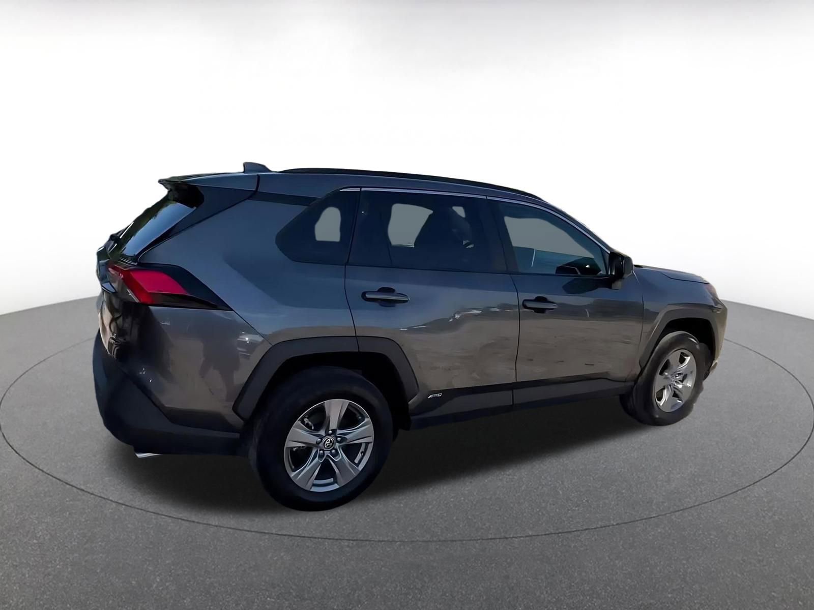 Used 2025 Toyota RAV4 LE AWD/4WD image 15