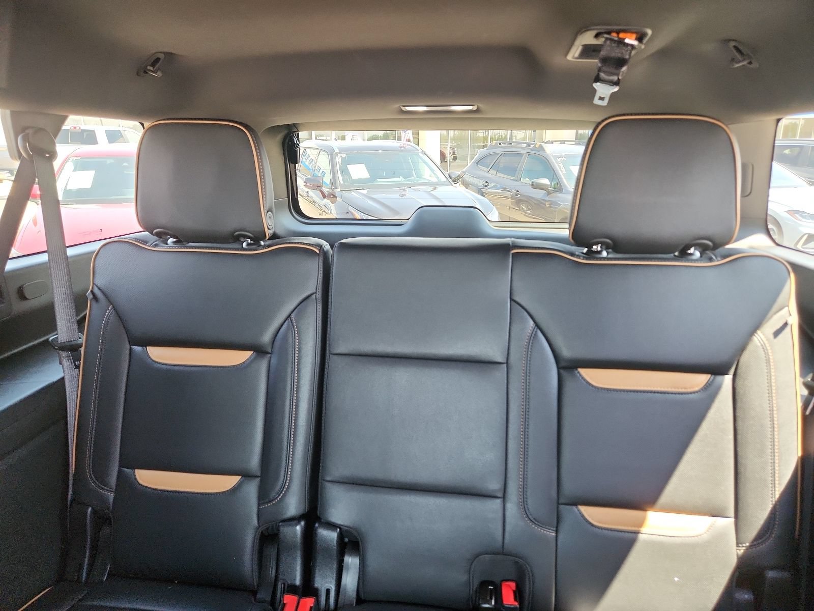 Used 2024 GMC Yukon XL AT4 w/ AT4 Premium Package AWD/4WD image 9