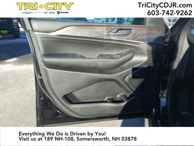 New 2025 Jeep Grand Cherokee Overland image 10