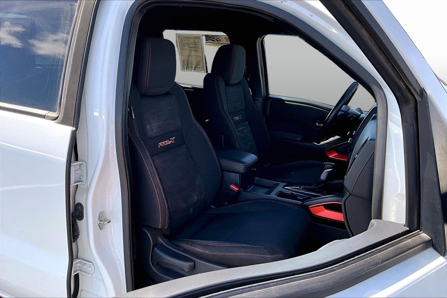 Used 2022 Nissan Frontier Pro-X RWD image 6