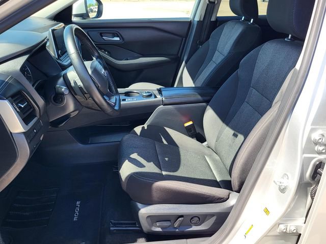 Used 2025 Nissan Rogue SV image 11