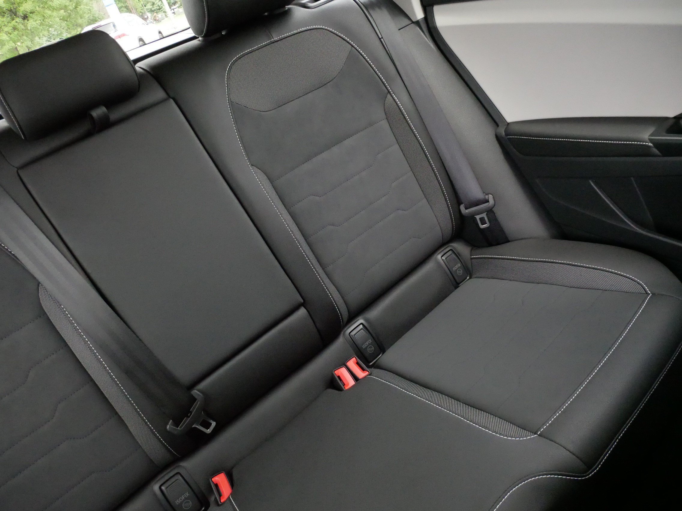 Used 2025 Volkswagen Taos SE w/ Panoramic Sunroof Package AWD/4WD image 14