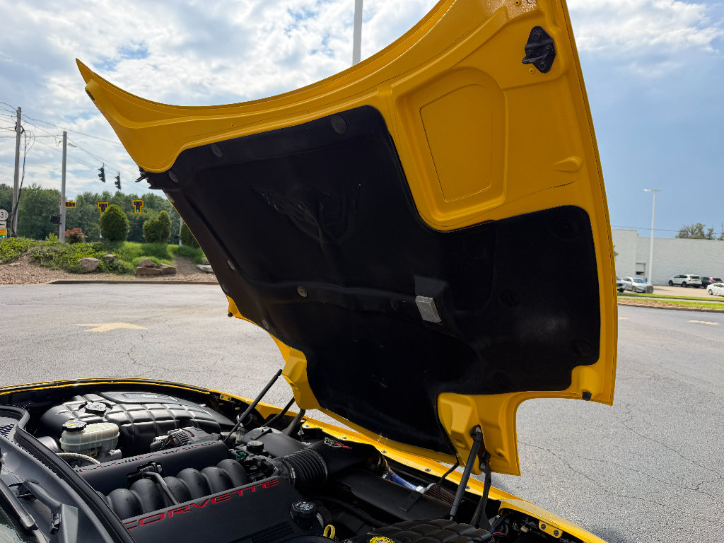 Used 2001 Chevrolet Corvette Convertible w/ Preferred Equipment Group2 RWD image 16