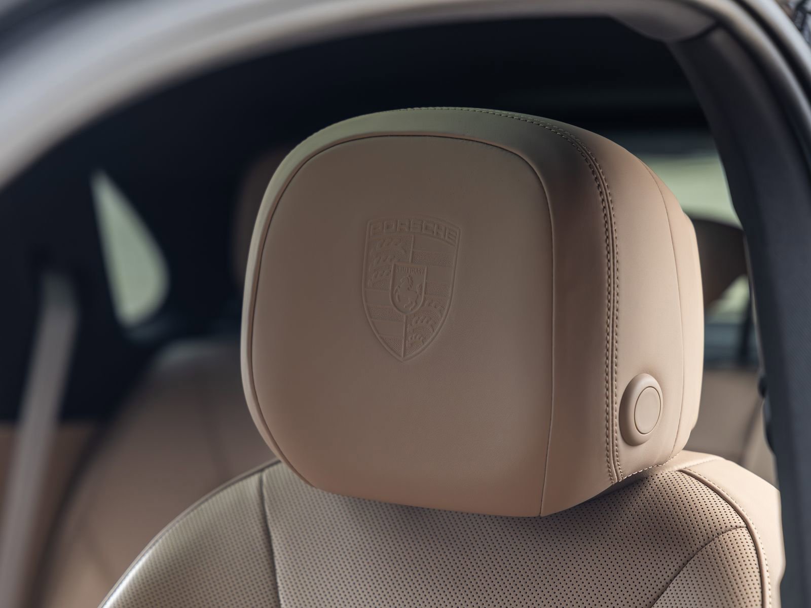 Certified 2023 Porsche Cayenne S Platinum image 28
