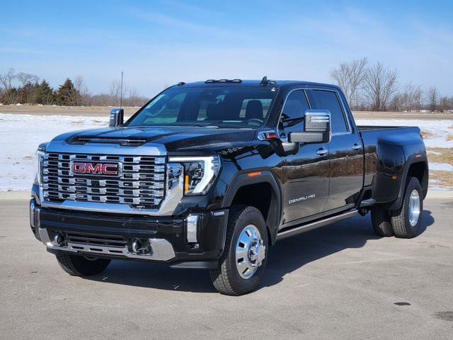 New 2026 GMC Sierra 3500 Denali w/ Denali Reserve Package AWD/4WD image 2