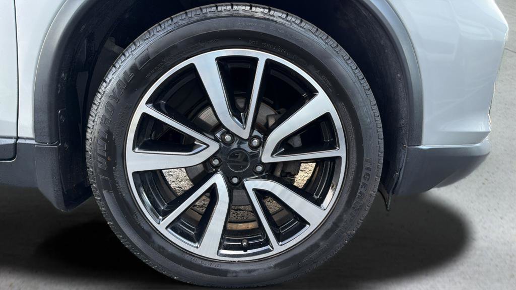 Used 2019 Nissan Rogue SL w/ Premium Package image 28