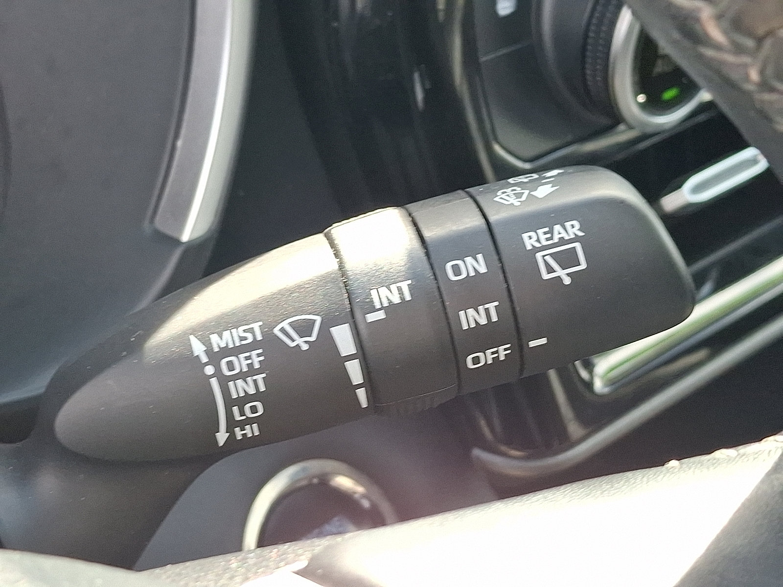 Used 2022 Toyota Highlander XLE AWD/4WD image 28