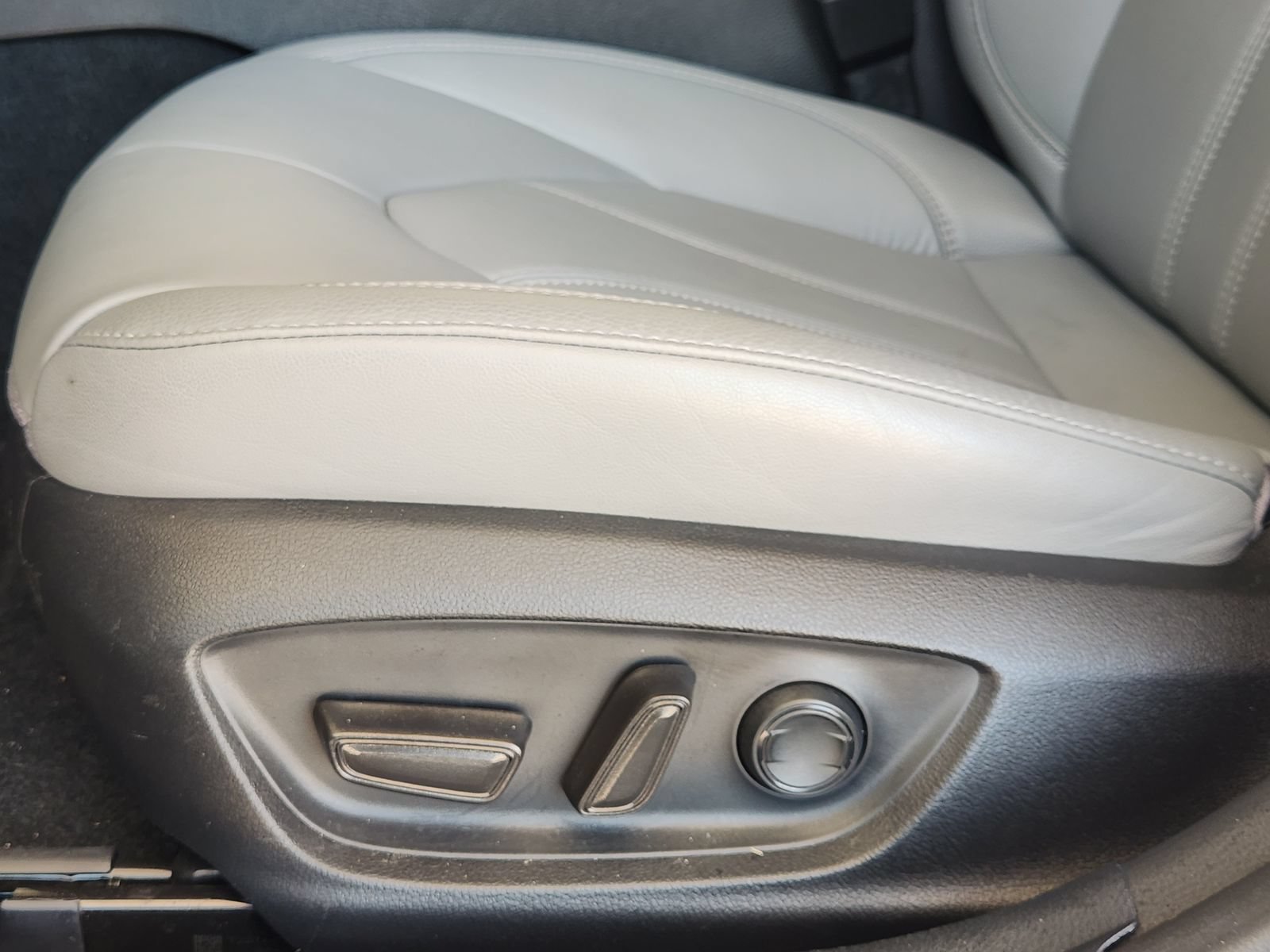 Used 2022 Toyota Avalon XLE FWD image 26