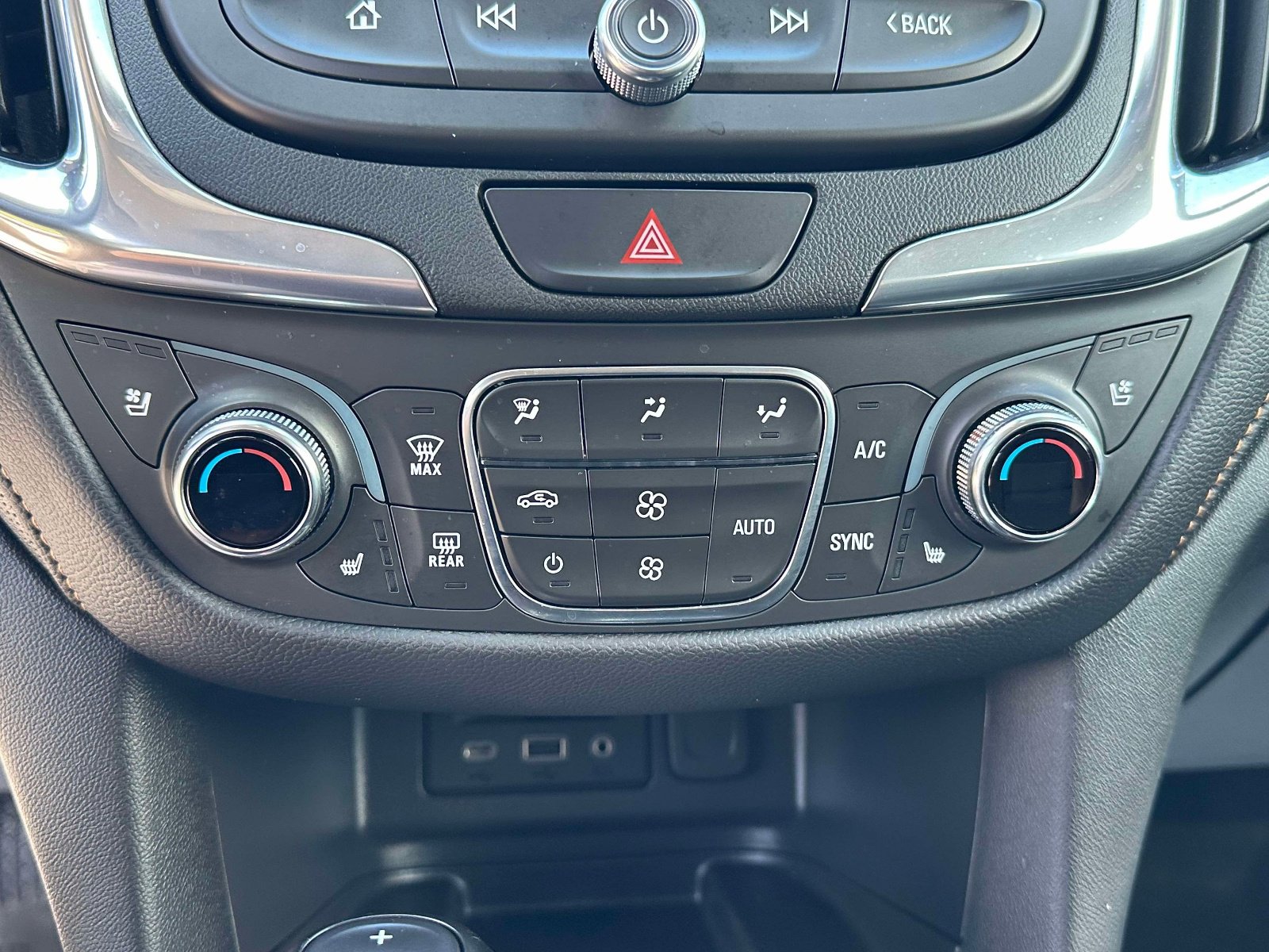 Used 2021 Chevrolet Equinox Premier image 12