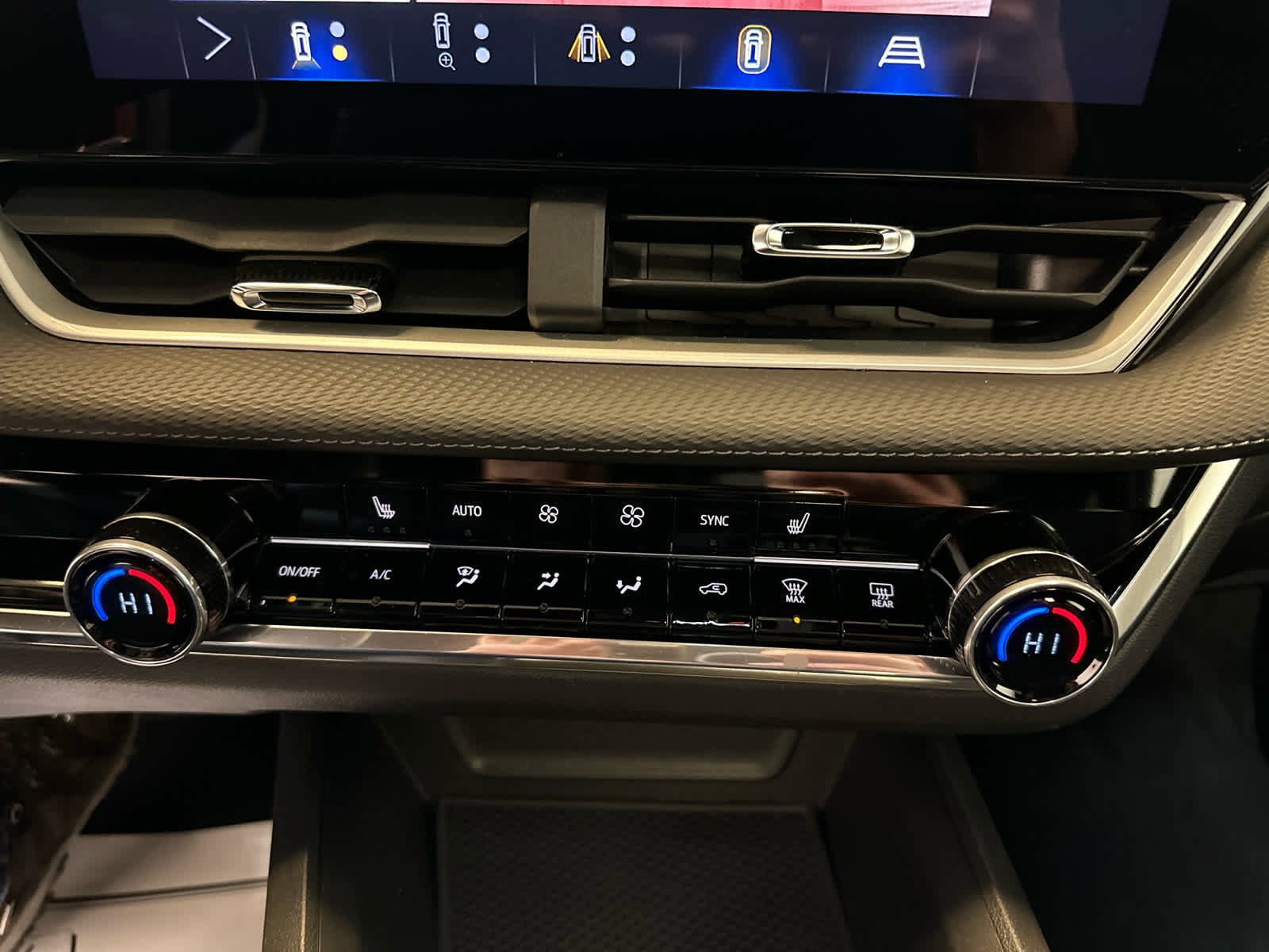 Certified 2025 Chevrolet Equinox LT w/ Convenience Package II image 18