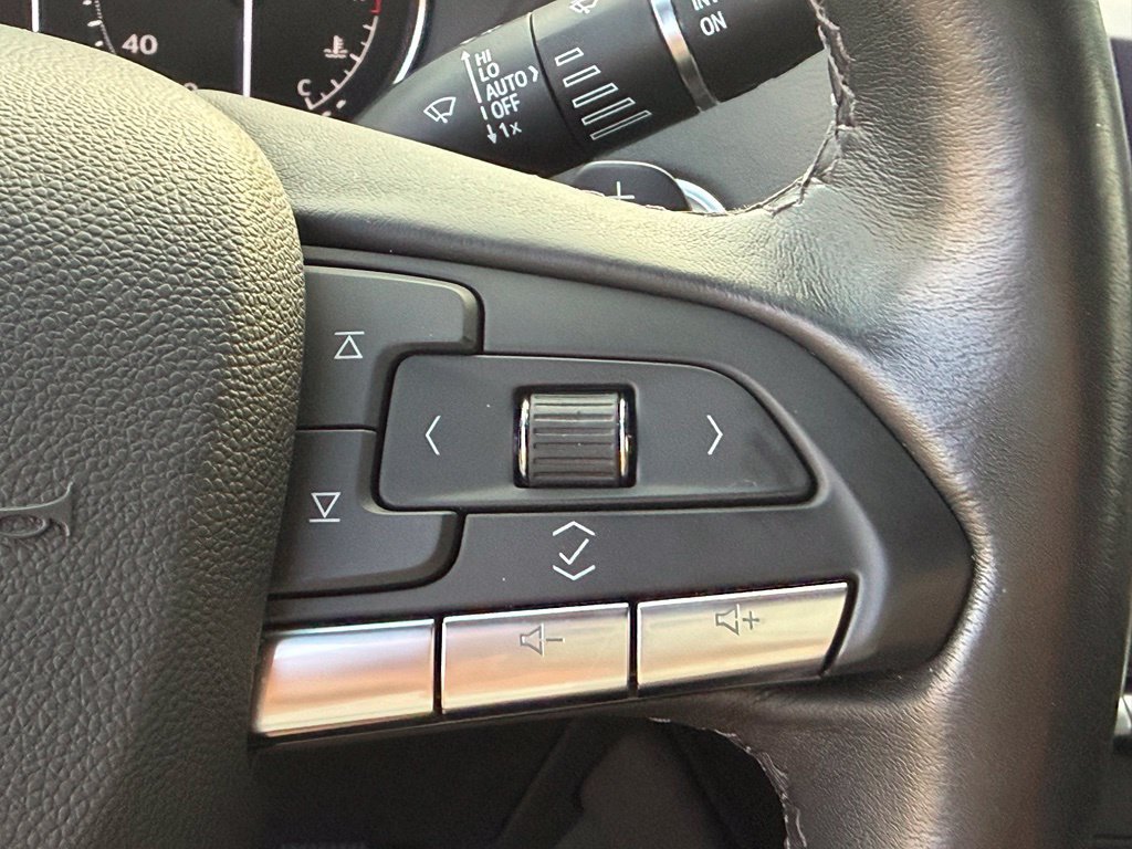 Used 2022 Cadillac XT4 Premium Luxury w/ Enhanced Visibility Package FWD image 24