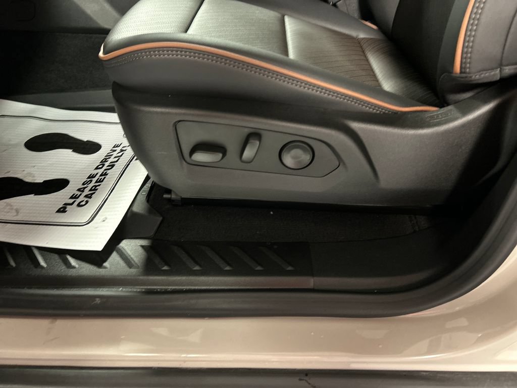 New 2026 GMC Canyon AT4 w/ AT4 Premium Package AWD/4WD image 11