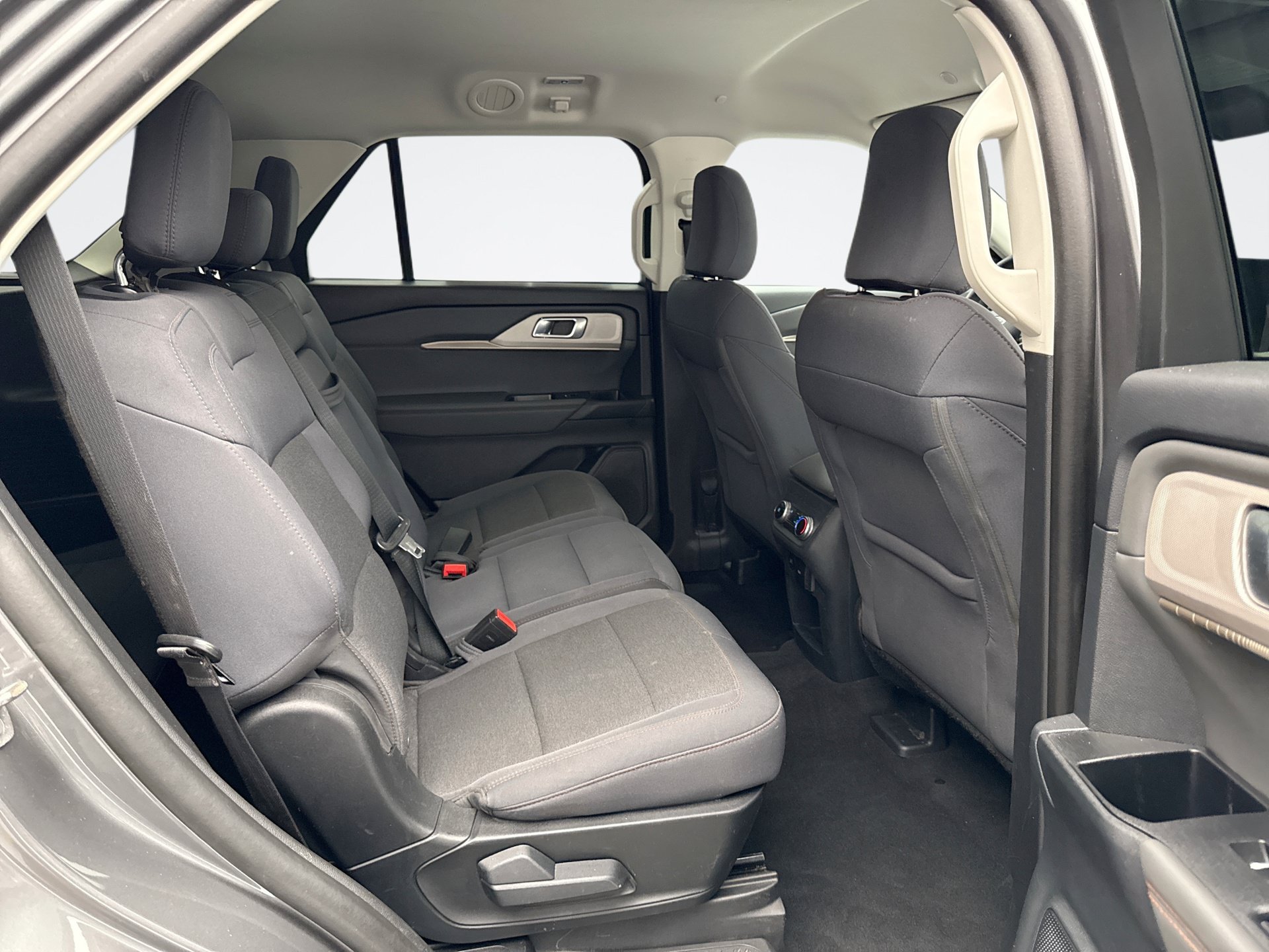 Used 2025 Ford Explorer Active AWD/4WD image 10