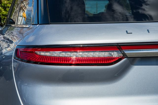 Used 2022 Lincoln Corsair AWD w/ Premium Package image 7