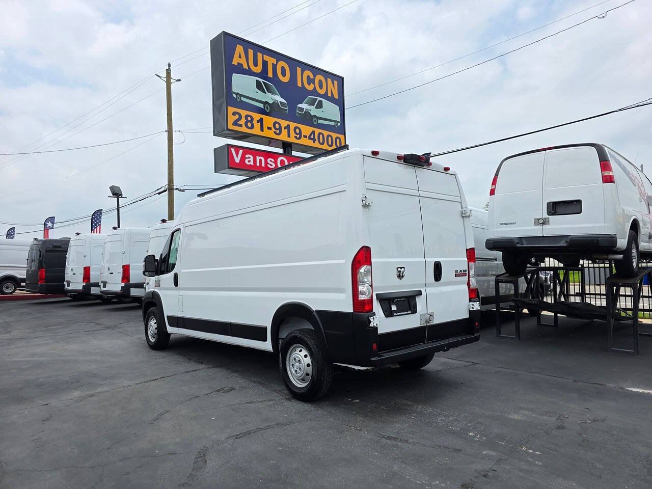 Used 2020 RAM ProMaster 2500 w/ Premium Appearance Group FWD image 2