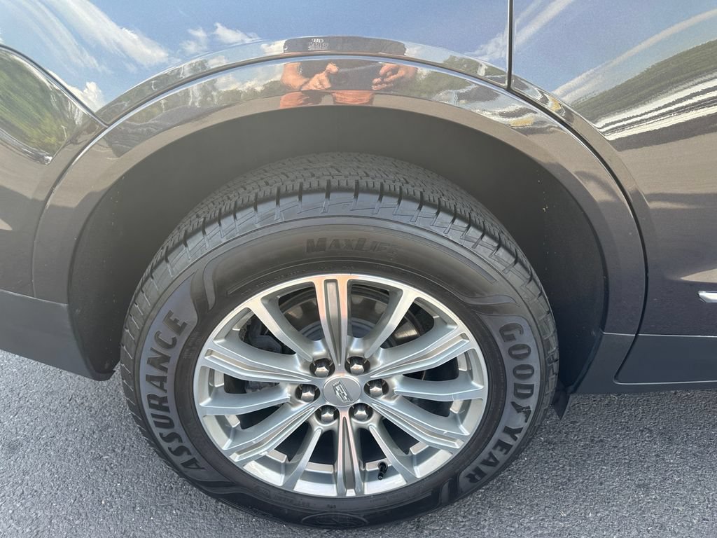 Used 2018 Cadillac XT5 Luxury w/ Driver Awareness Package FWD image 18