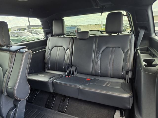 Used 2024 Ford Expedition Platinum image 18