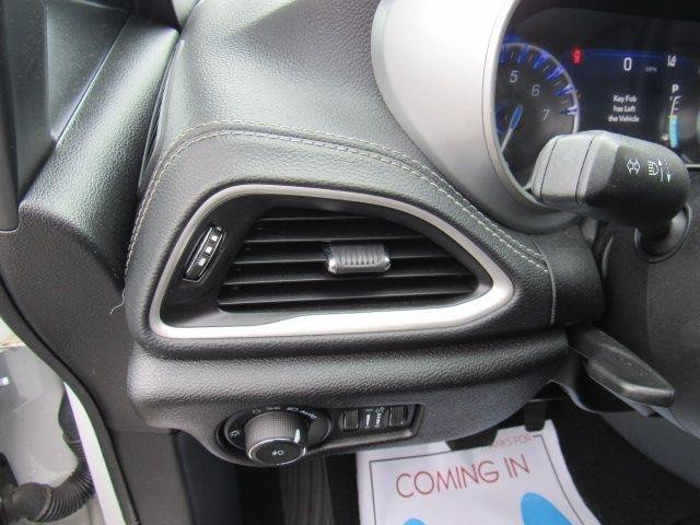 Used 2023 Chrysler Pacifica Touring FWD image 12