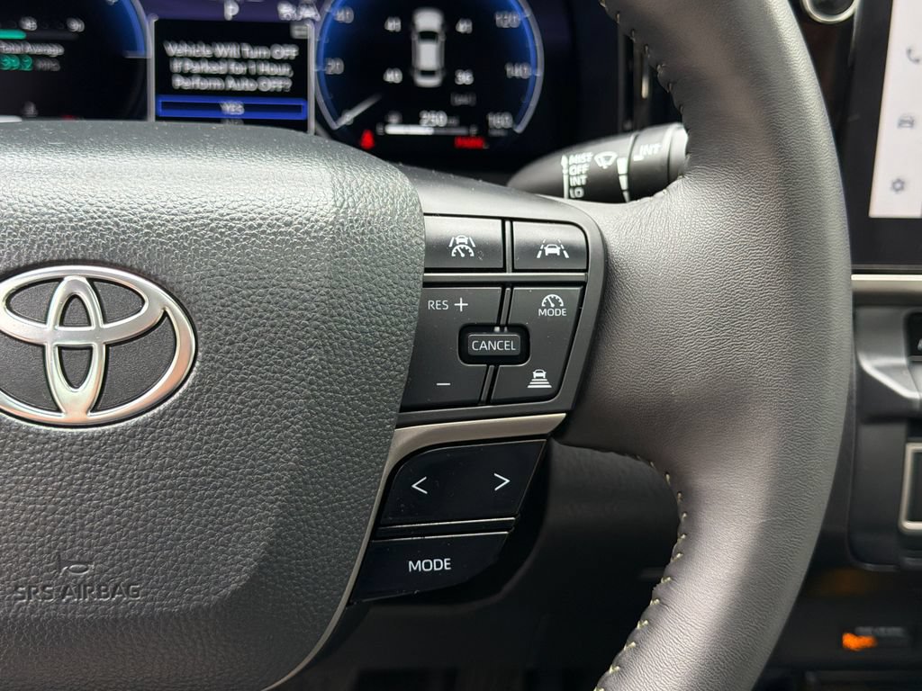 Used 2025 Toyota Camry XLE FWD image 25