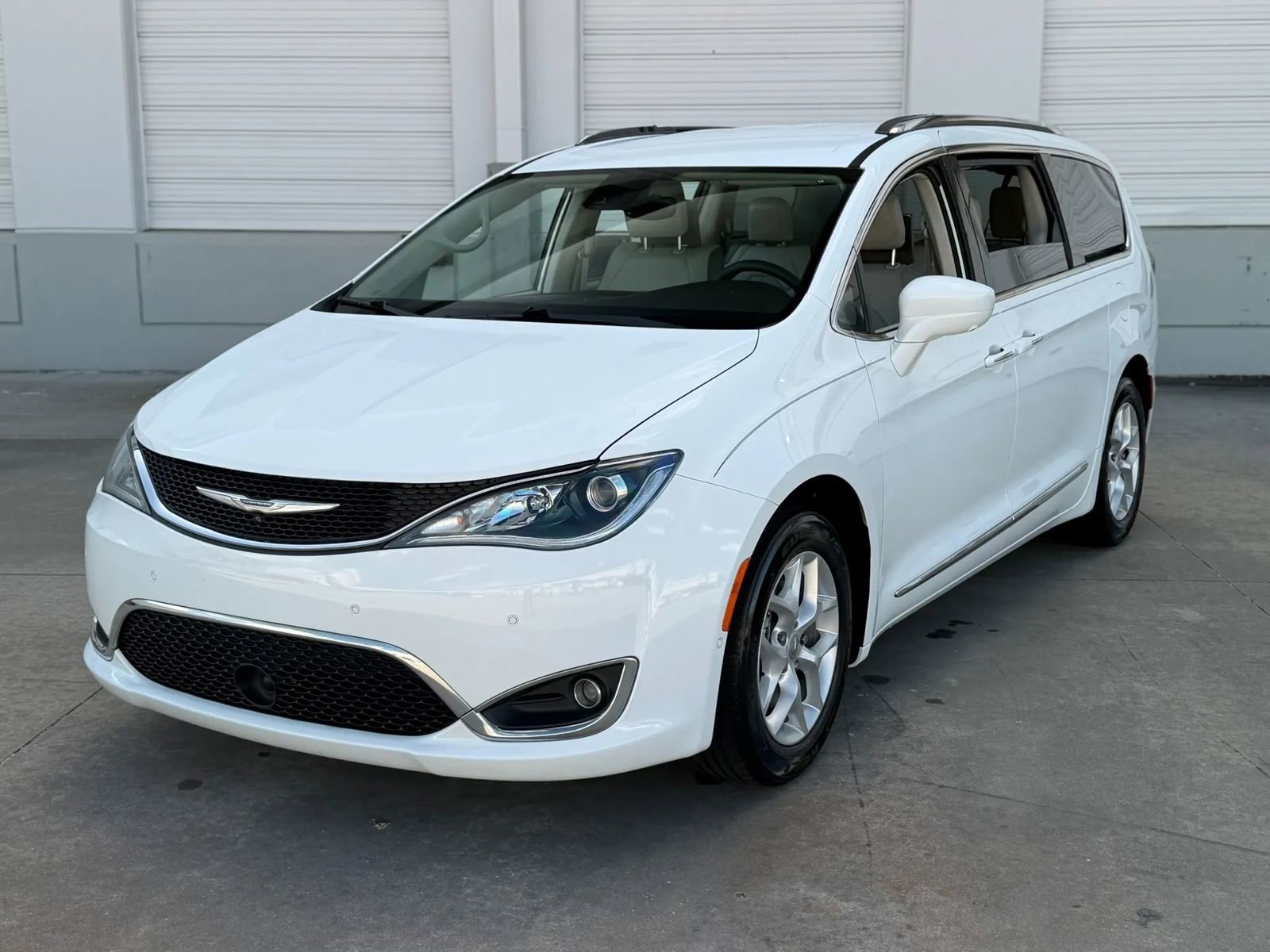 Used 2017 Chrysler Pacifica Touring-L Plus image 1