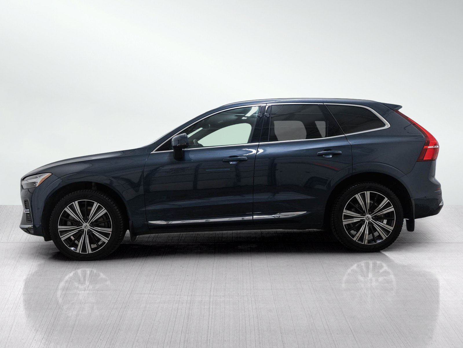 Used 2022 Volvo XC60 B6 Inscription AWD/4WD image 3