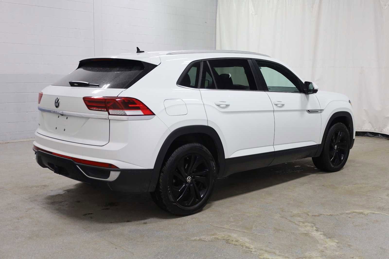Used 2023 Volkswagen Atlas Cross Sport SE image 9