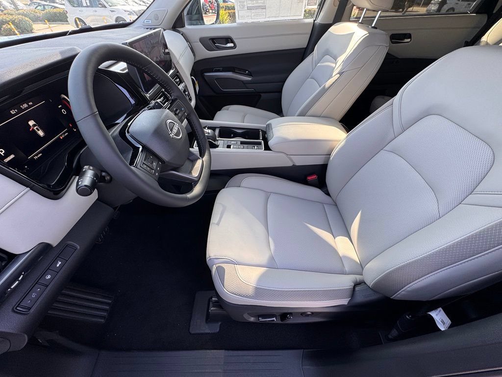 New 2026 Nissan Pathfinder SL w/ SL Premium Package (P04) FWD image 11