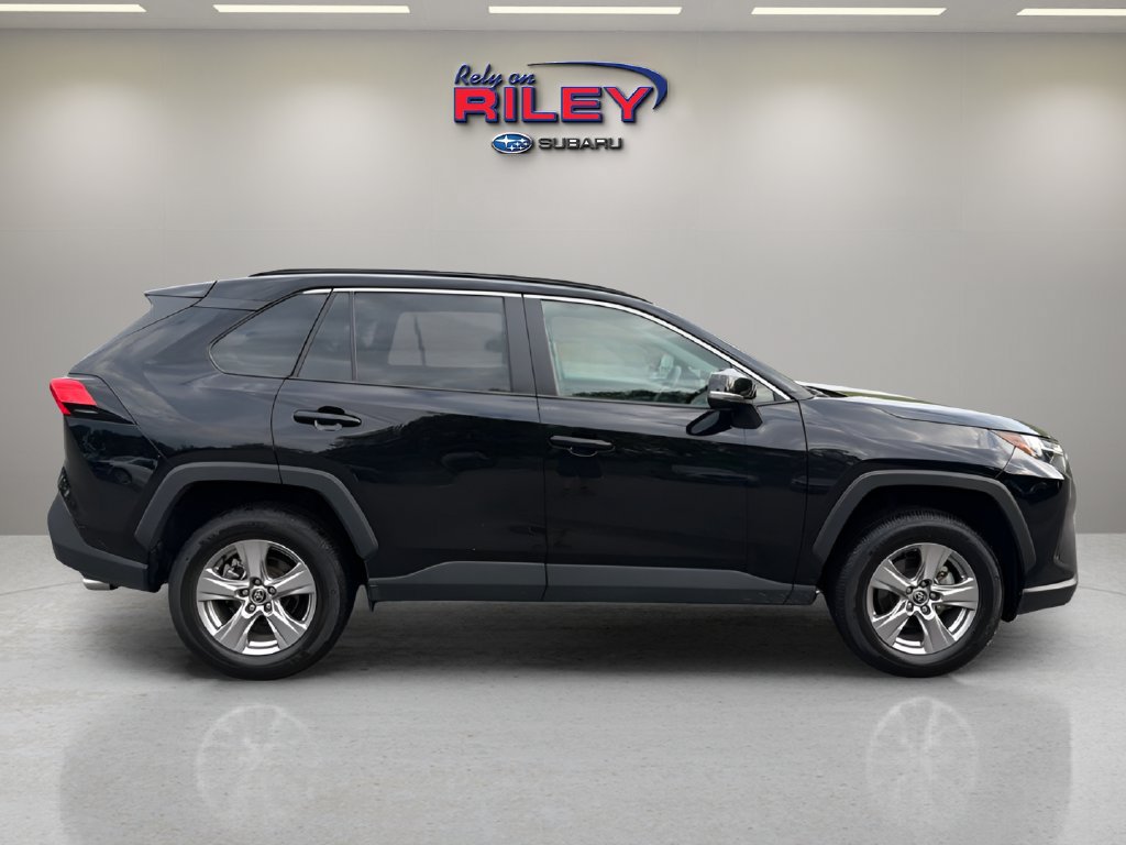 Used 2025 Toyota RAV4 XLE AWD/4WD image 7