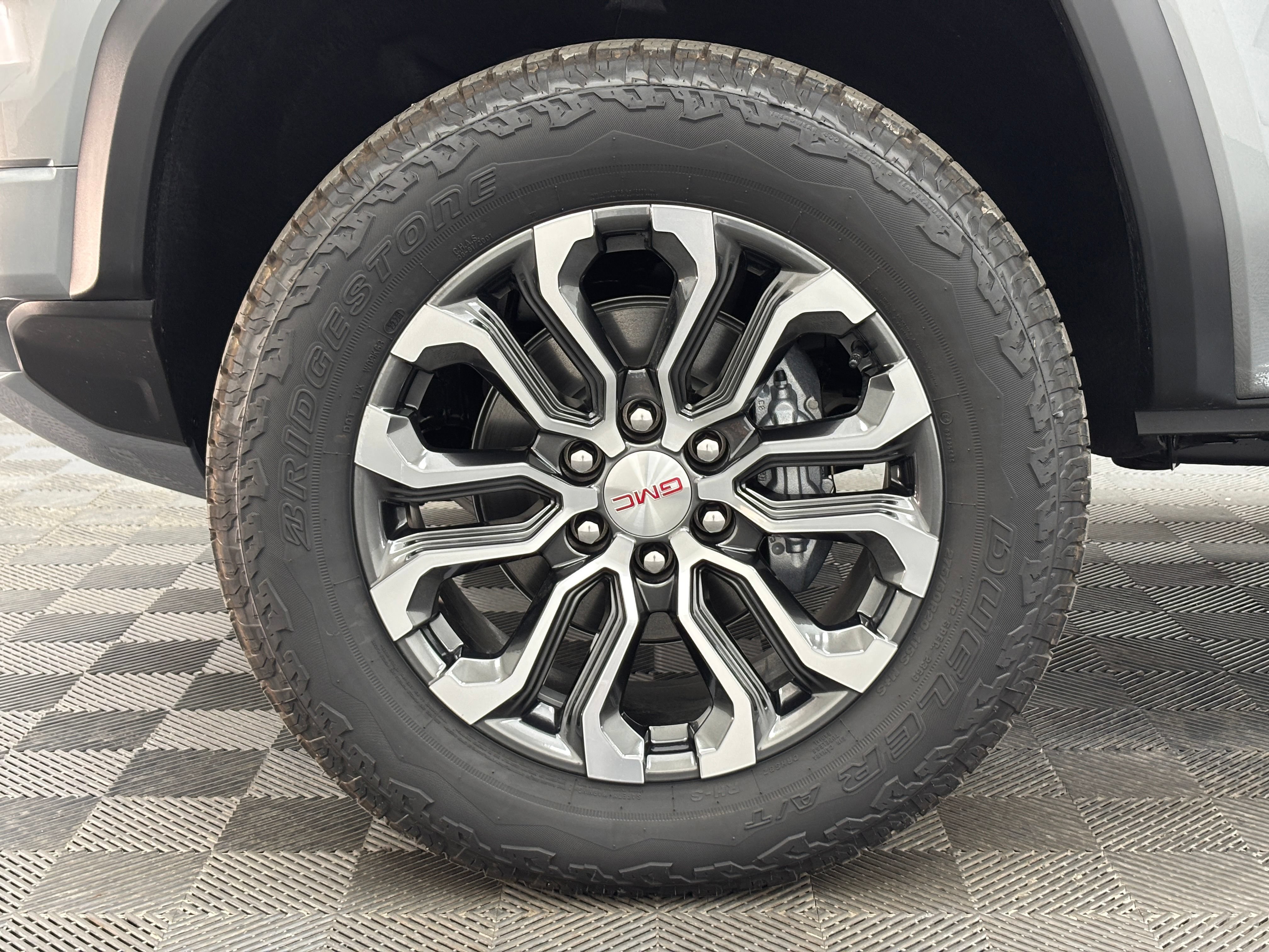 New 2026 GMC Canyon Denali w/ LPO, Black Badging Package AWD/4WD image 15