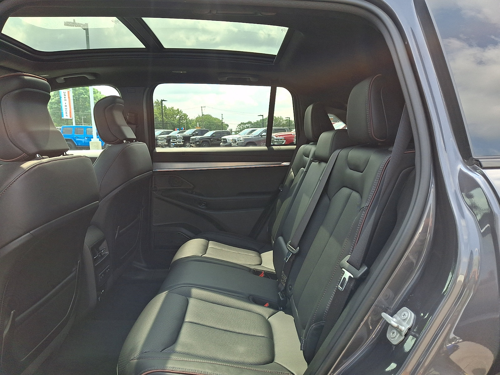 Used 2024 Jeep Wagoneer Limited AWD/4WD image 10