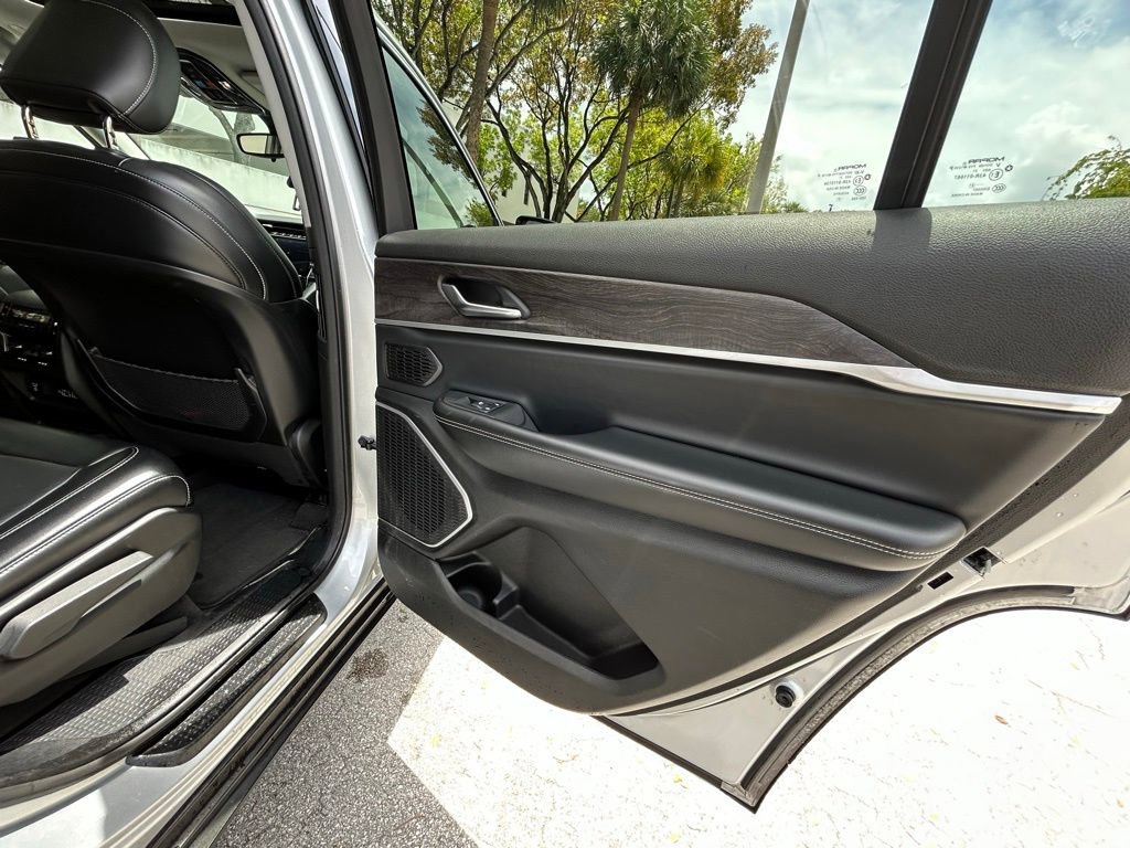 Used 2021 Jeep Grand Cherokee L Limited image 38