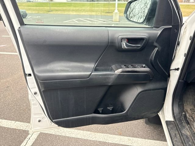 Used 2016 Toyota Tacoma TRD Sport w/ Towing Package image 22