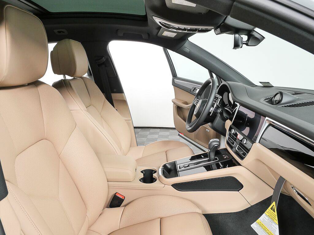 Certified 2026 Porsche Macan Turbo AWD/4WD image 23