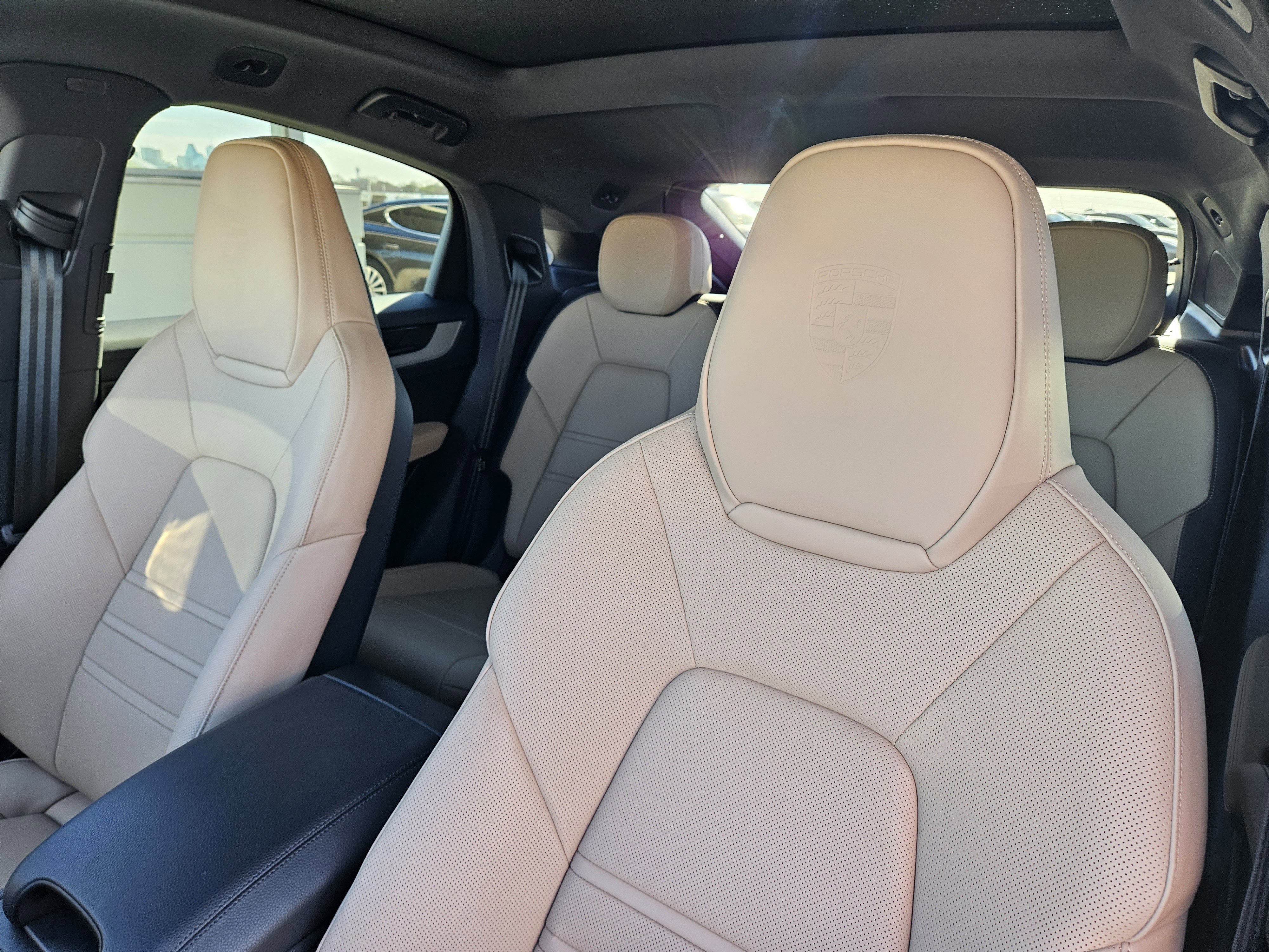 Certified 2025 Porsche Cayenne Coupe image 6