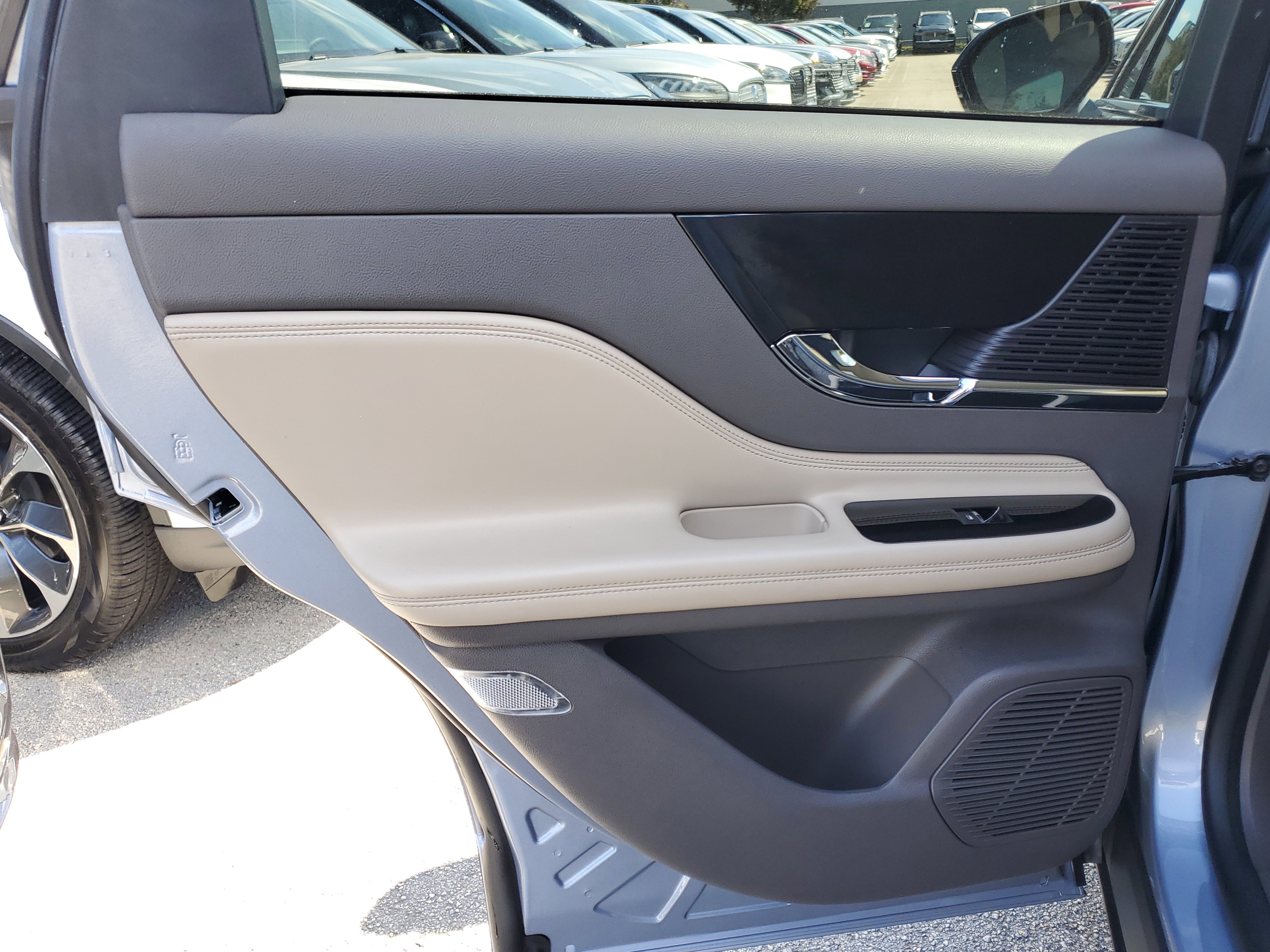 Used 2022 Lincoln Corsair FWD image 12