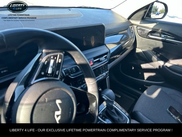 Used 2025 Kia Seltos S AWD/4WD image 11