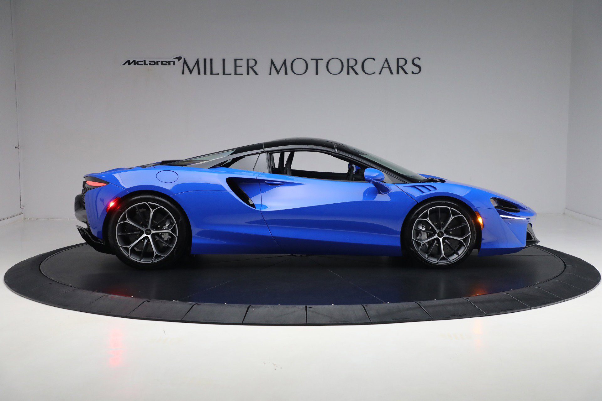 New 2025 McLaren Artura Spider image 22
