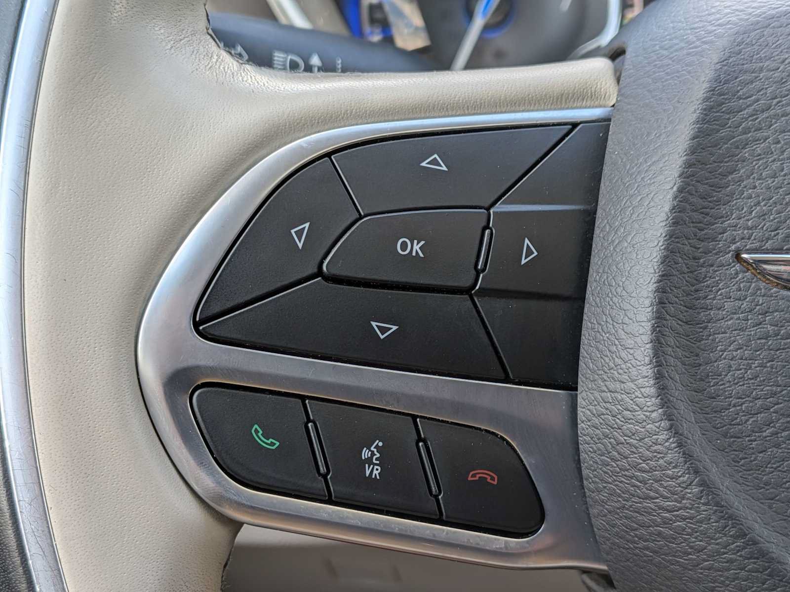 Used 2020 Chrysler Pacifica Limited w/ Advanced Safetytec Group FWD image 24