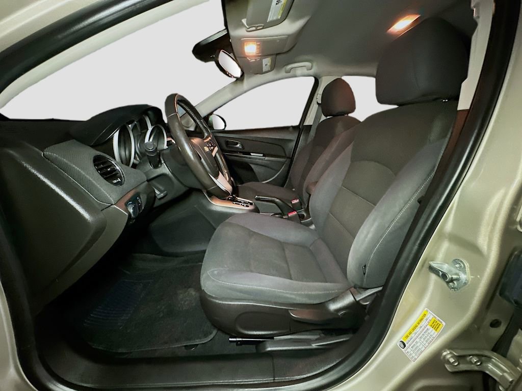 Used 2014 Chevrolet Cruze LT image 17