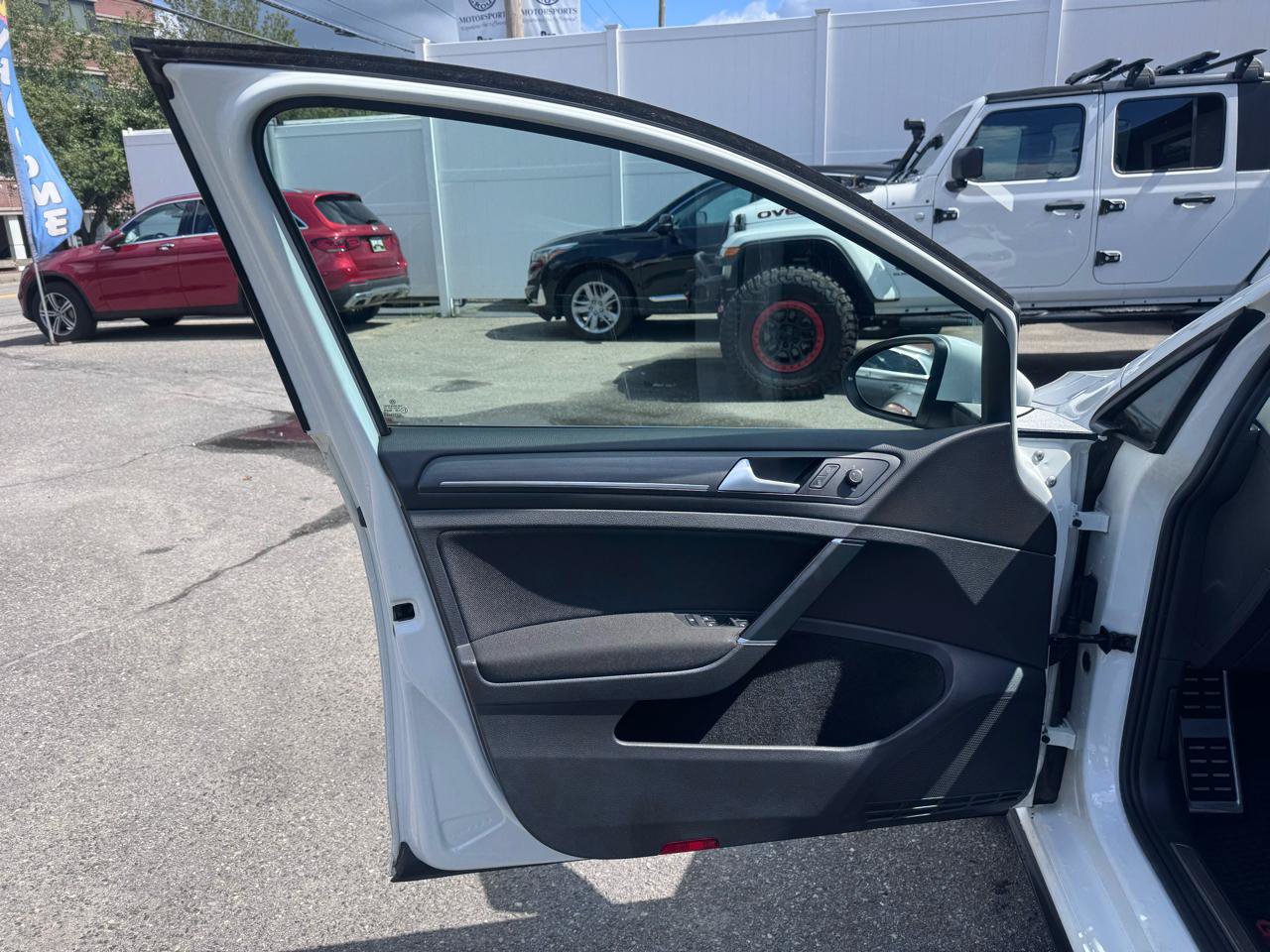 Used 2018 Volkswagen GTI SE FWD image 7