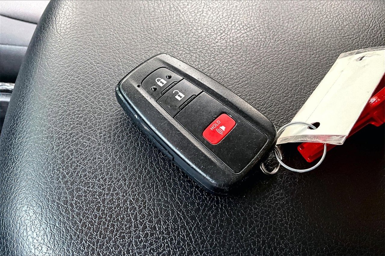 Used 2022 Toyota 4Runner TRD Off-Road Premium image 31