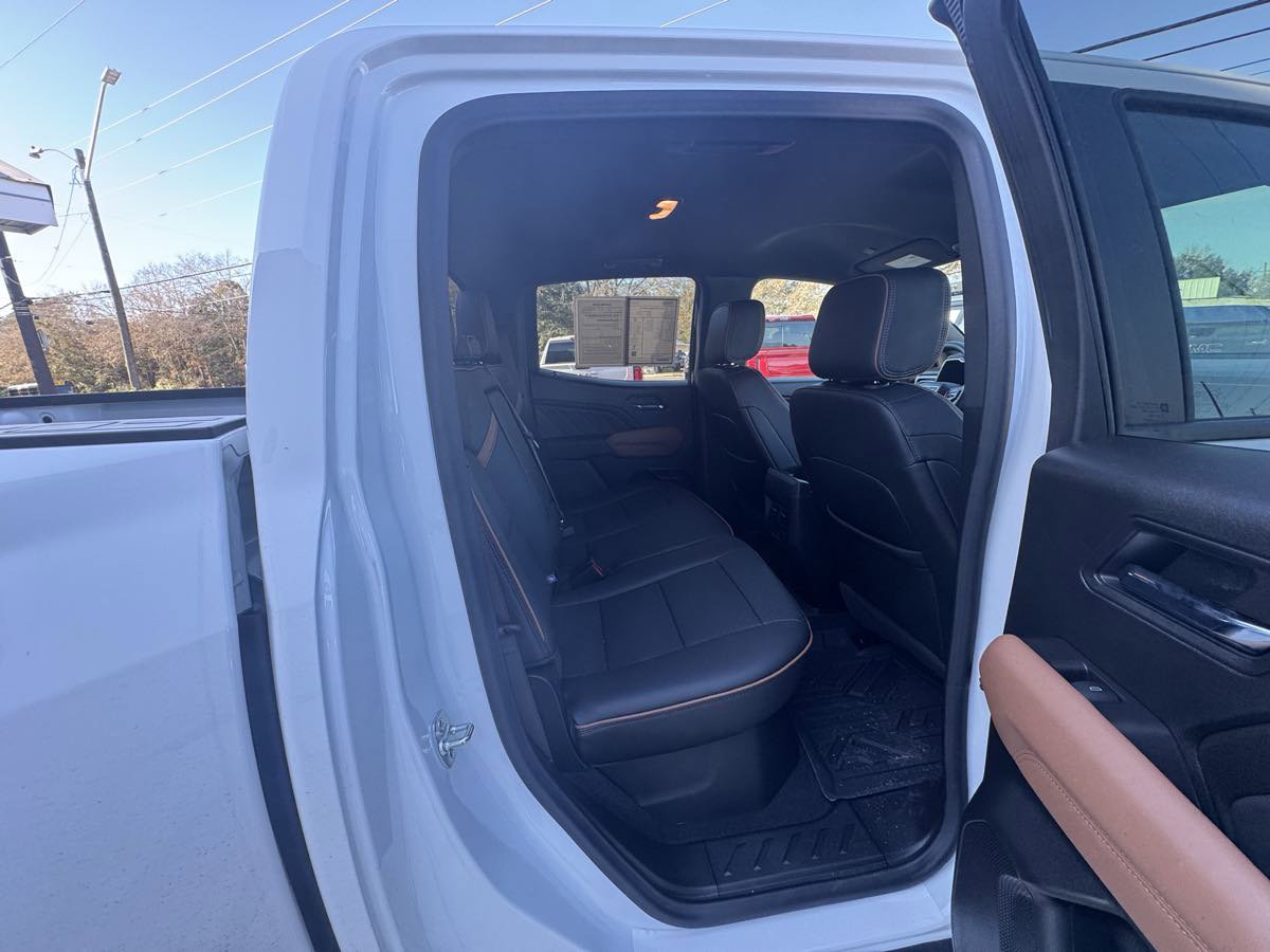 Used 2025 GMC Canyon AT4 w/ AT4 Premium Package AWD/4WD image 10