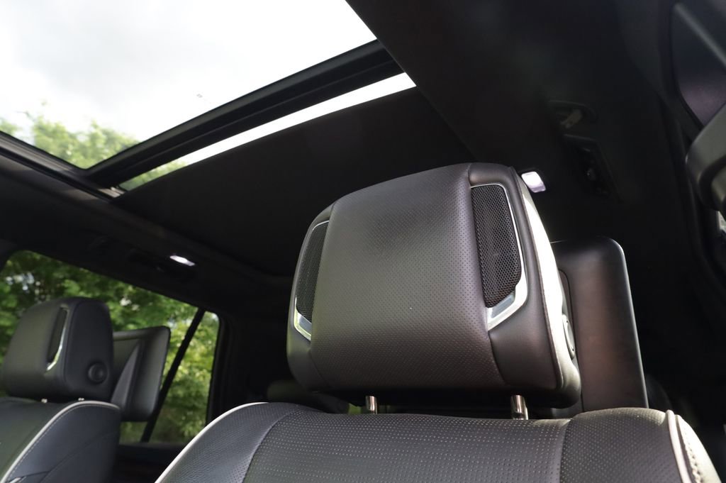 Used 2021 Cadillac Escalade Premium Luxury w/ LPO, Illumination Package image 15