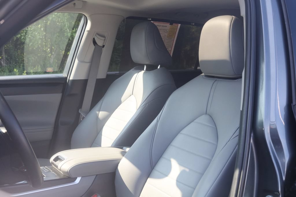 Used 2020 Toyota Highlander XLE AWD/4WD image 8