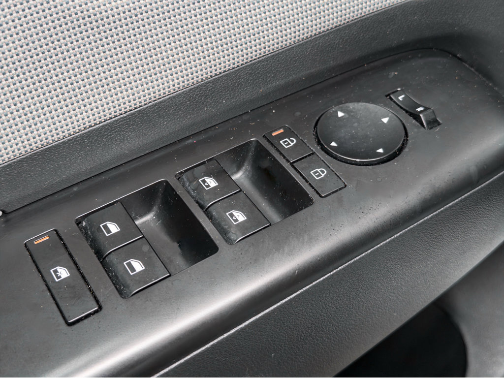 Used 2024 Hyundai Kona Limited FWD image 8